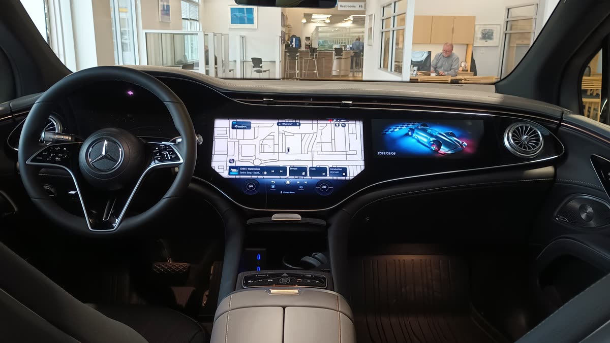 2023 Mercedes-Benz EQS SUV interior — 제네시스 GV90 네오룬 가격, 왜 2억~3억 원대 전망이 나왔나