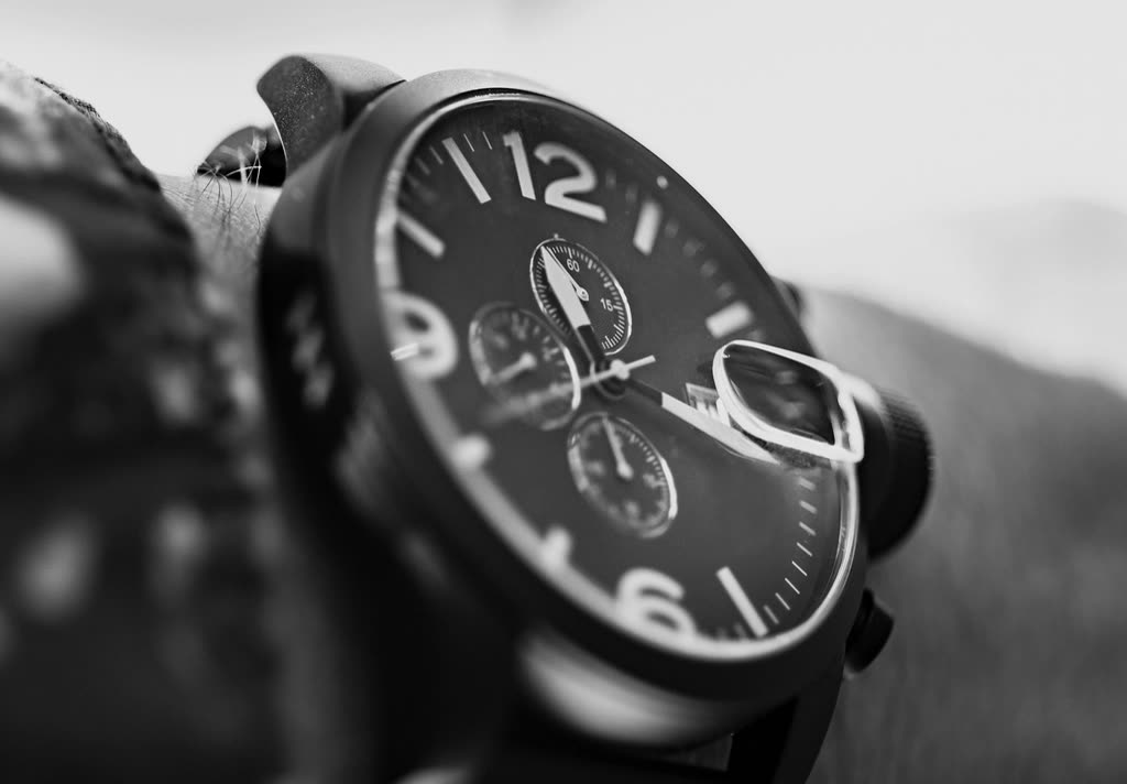 Free close wristwatch black and — 몇 백만 원부터 명품 시계인가 — 국내 계급도 5등급