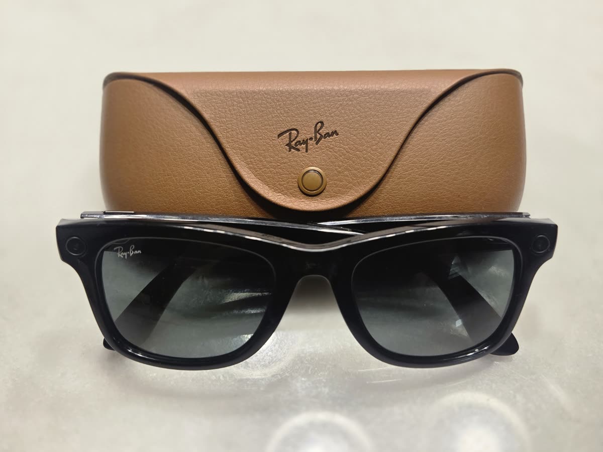 Ray-Ban Meta Gen 1 smart glasses with charging case — 메타 AI 안경 국내 출시 가격, 48만 원부터 어디까지 올라가나