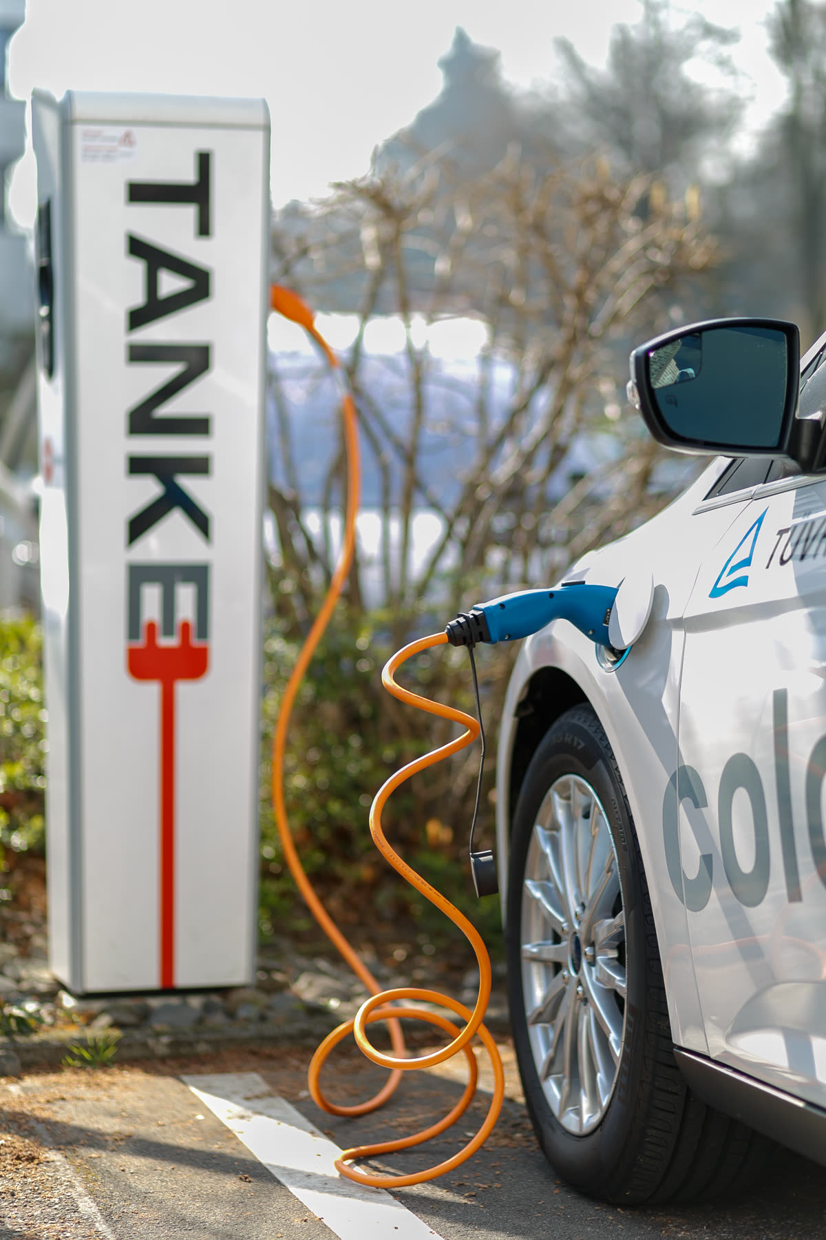 Cologne Germany Electric-Car-Charging-Point-at-TUV-Rheinland-02 — 보조금 예상과 실구매가 — 서울 기준으로 어디까지 내려오나