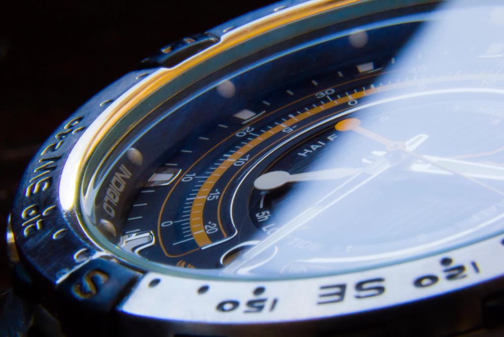 Luxury wristwatch closeup, location unknown — 명품중고시계 파는곳·사는곳, 어디가 보호받나